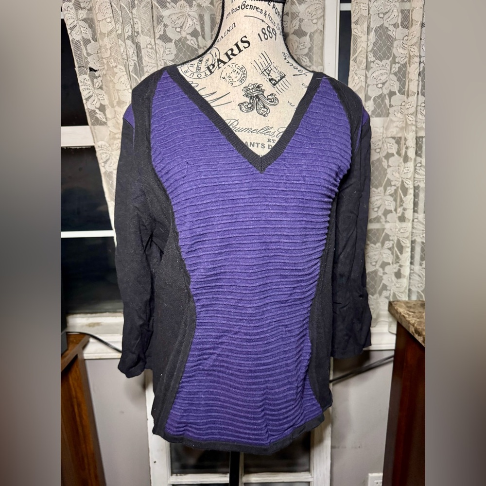 V Neck Sweater, 3/4 sleeves.